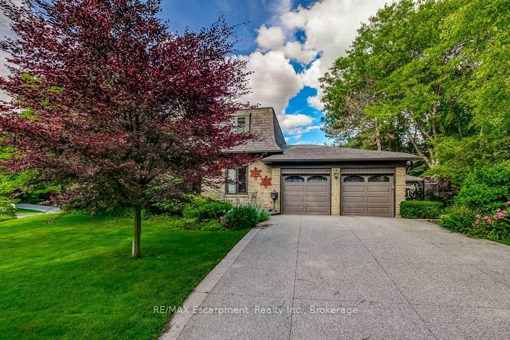 215 Briar Hill Crescent