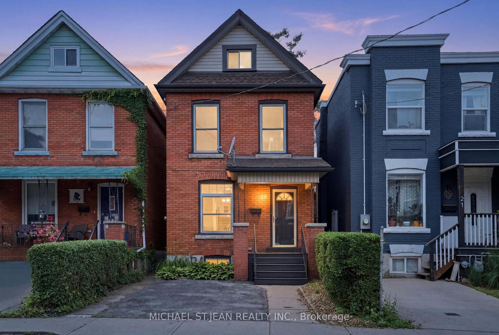 19 Huntley Street