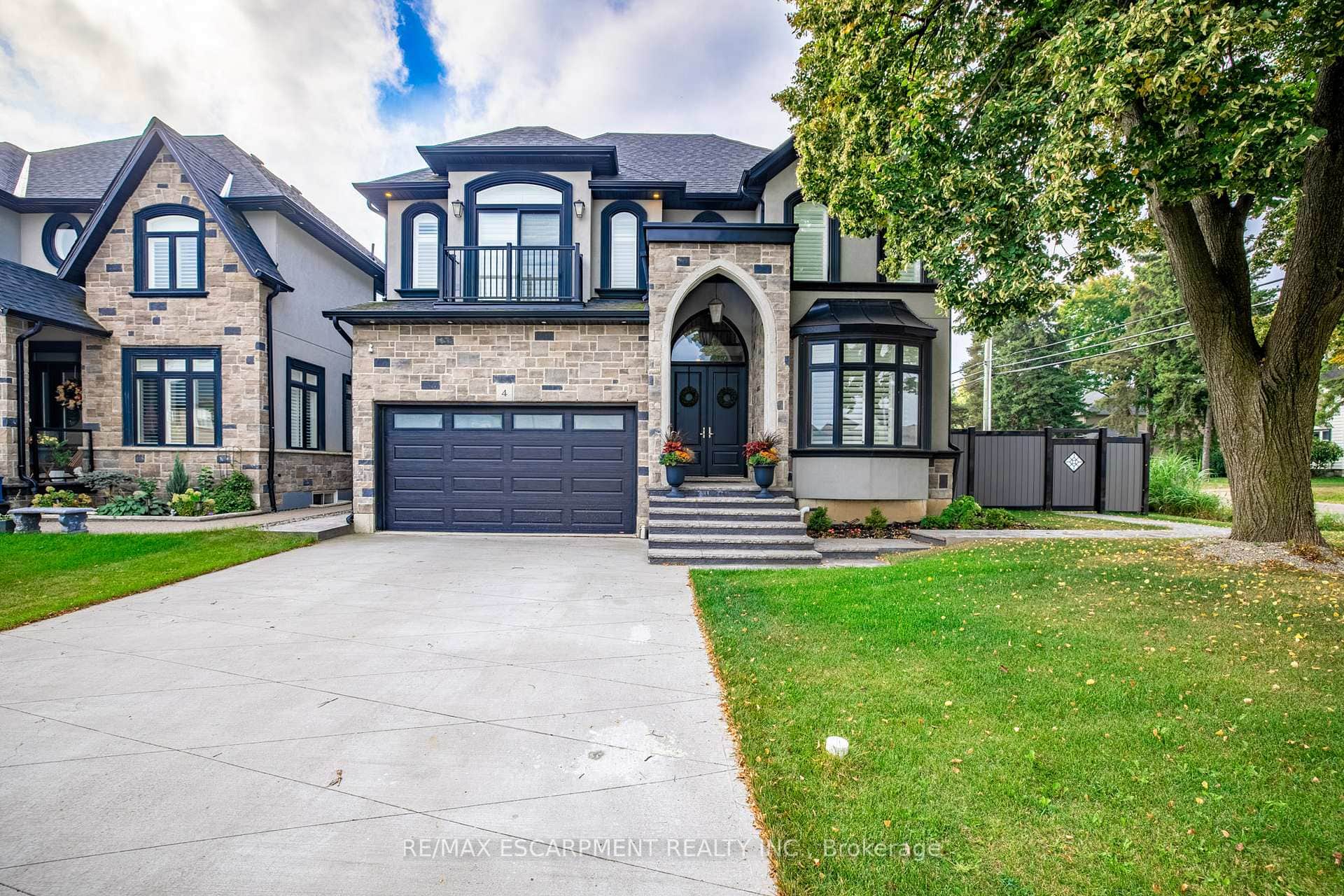 4 LOCKMAN Drive