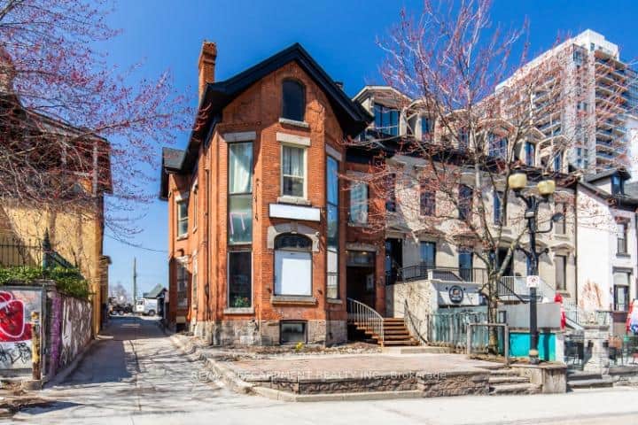 38 Hess Street
