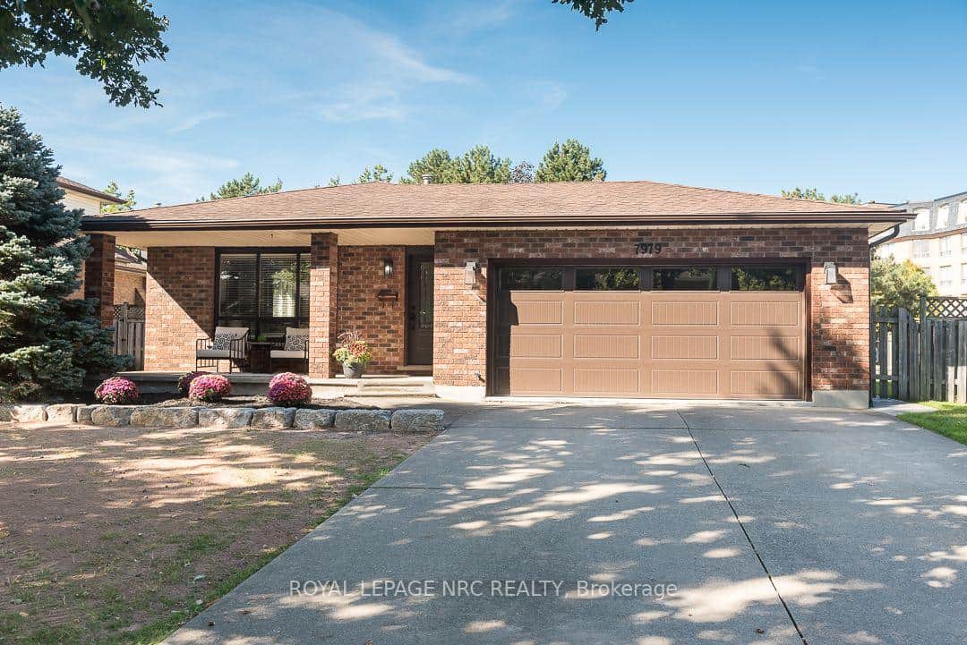 7979 Oakridge Drive