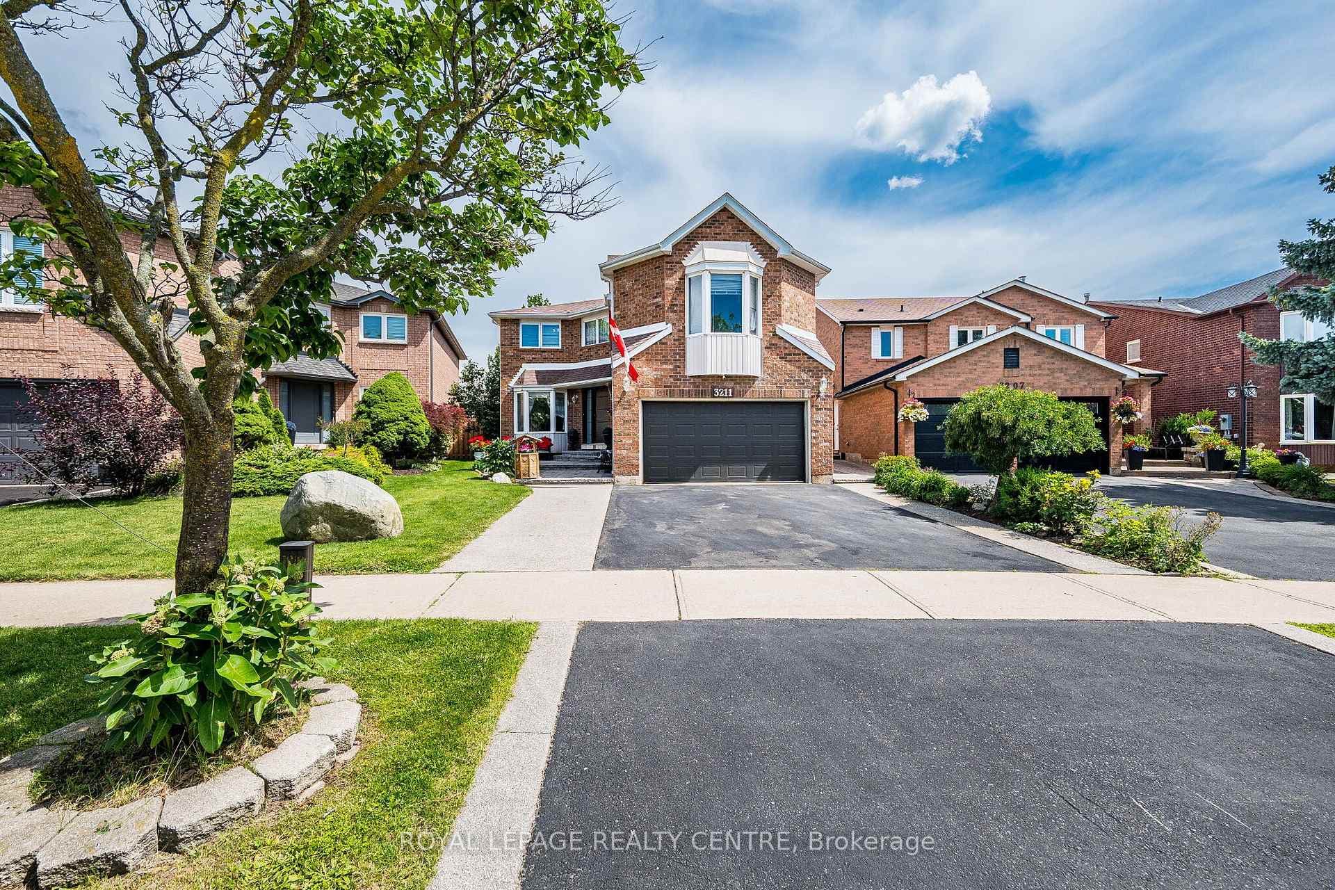 3211 Dovetail Mews