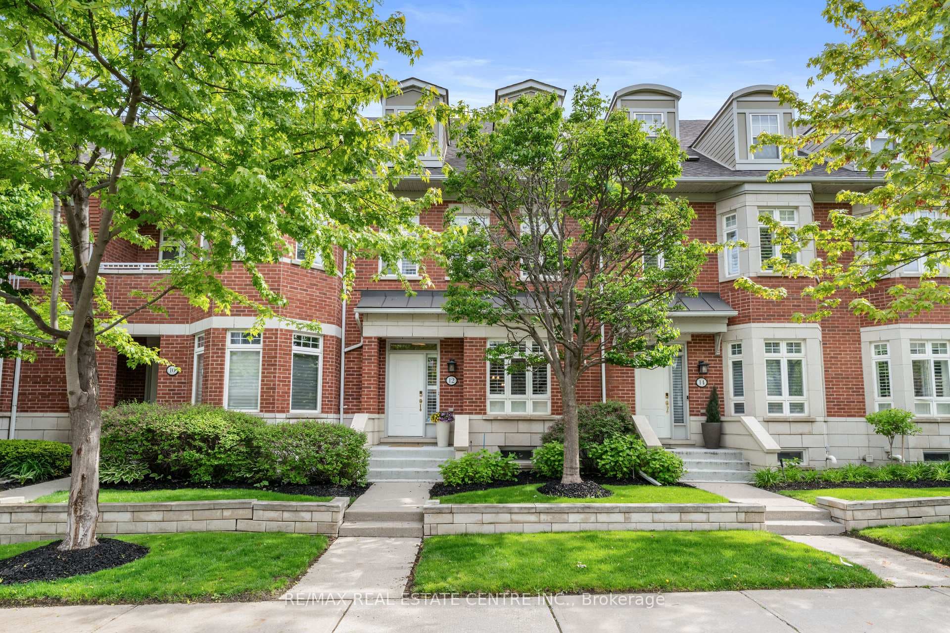 12 St Lawrence Drive