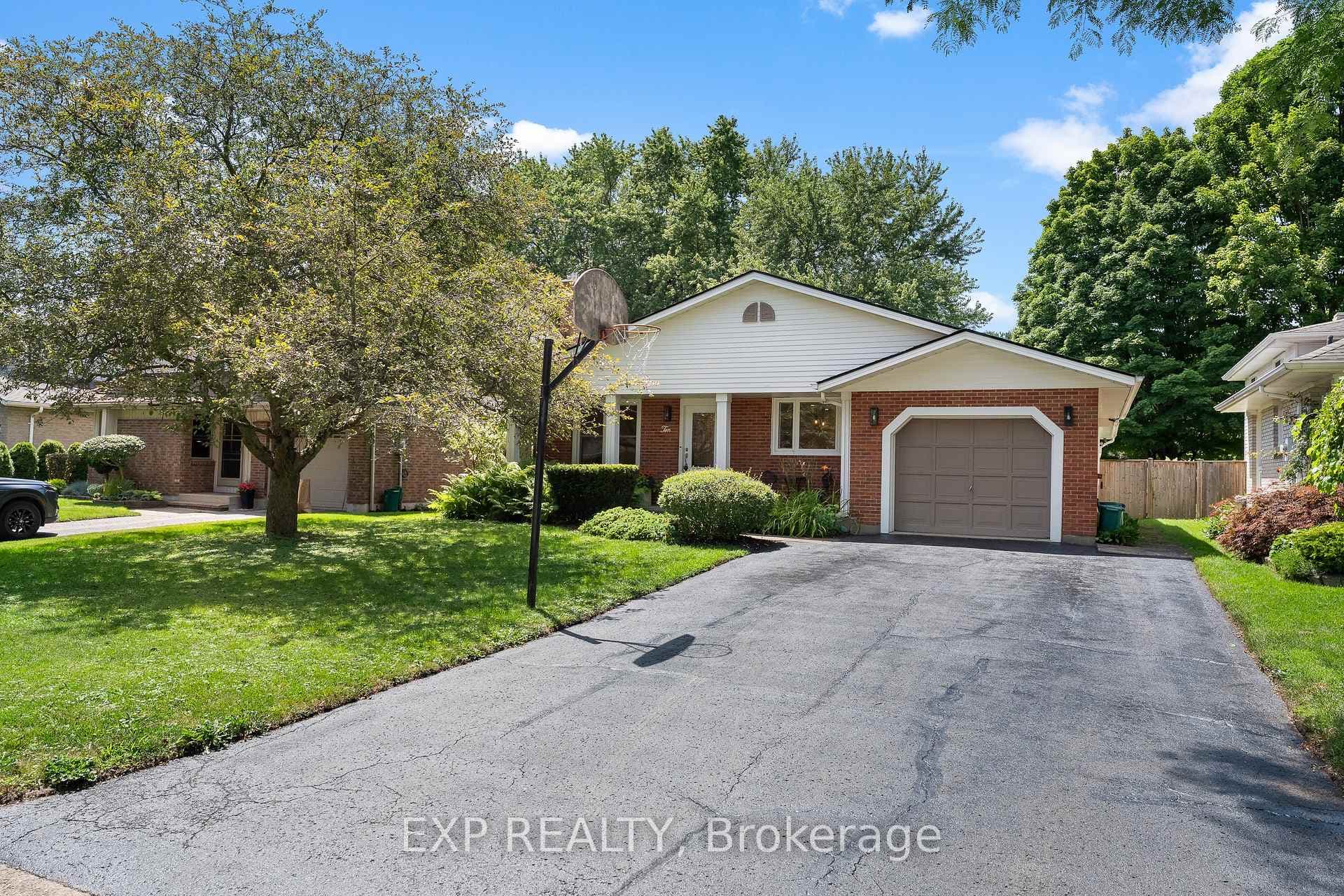 10 Brookbank Crescent