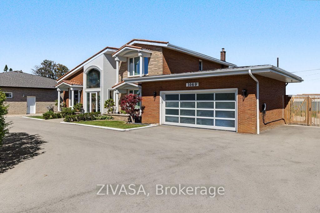1069 North Service Road