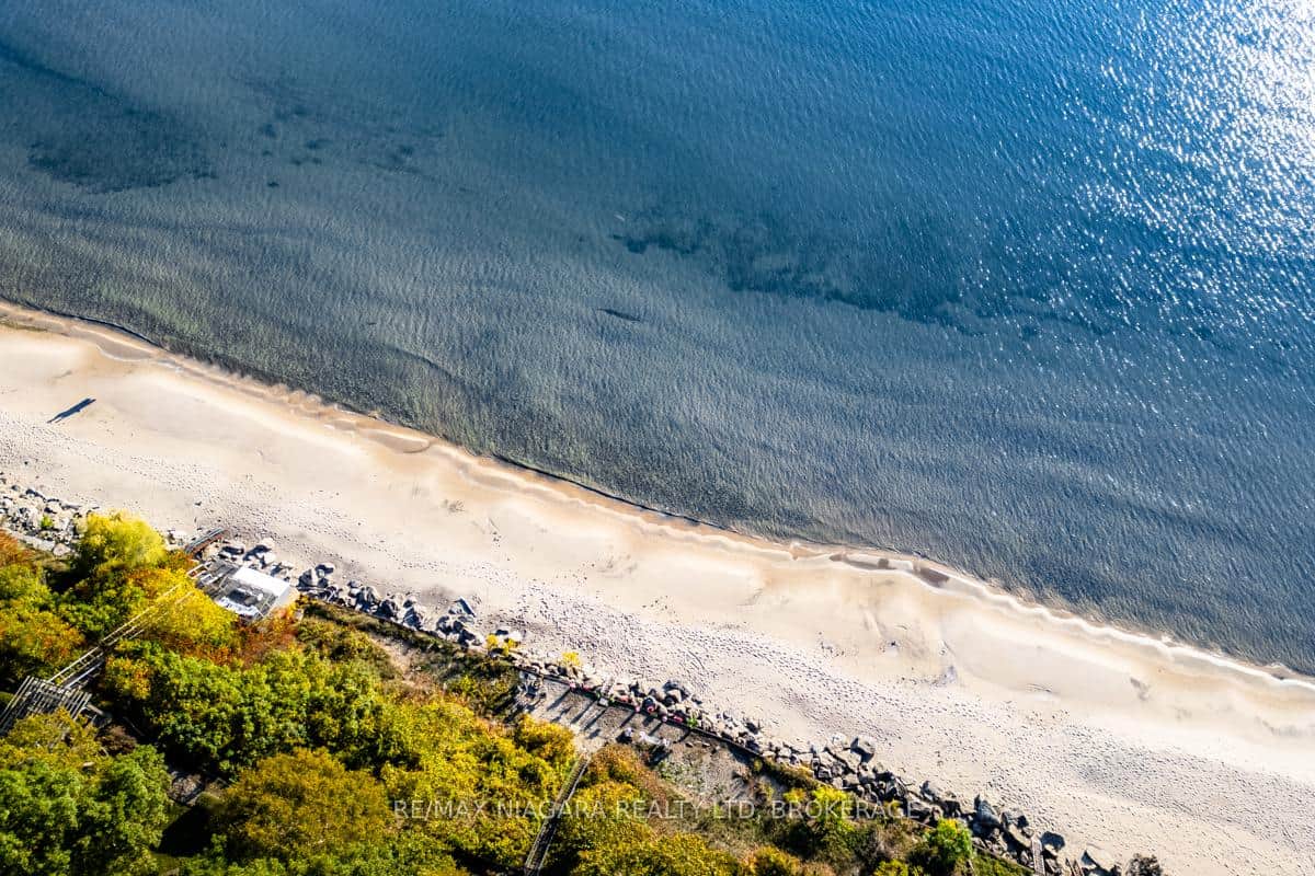 735 Lakeshore Road