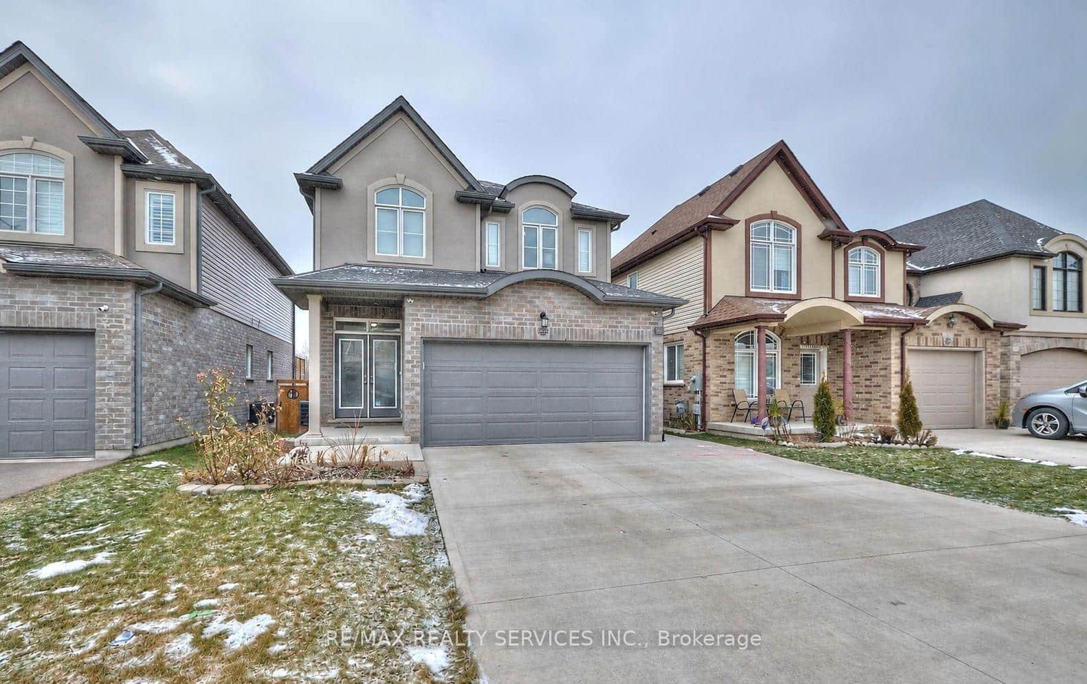6045 Ernest Crescent Unit Upper