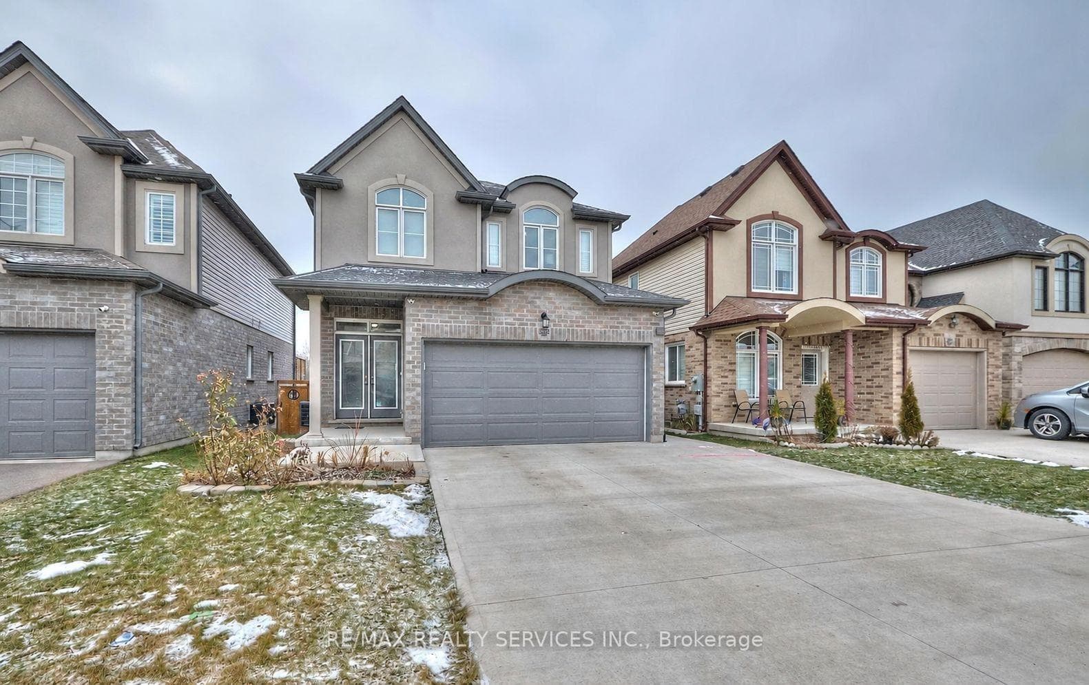 6045 Ernest Crescent Unit Upper