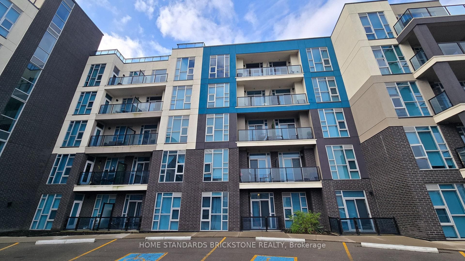 10 Concord Place Unit 323