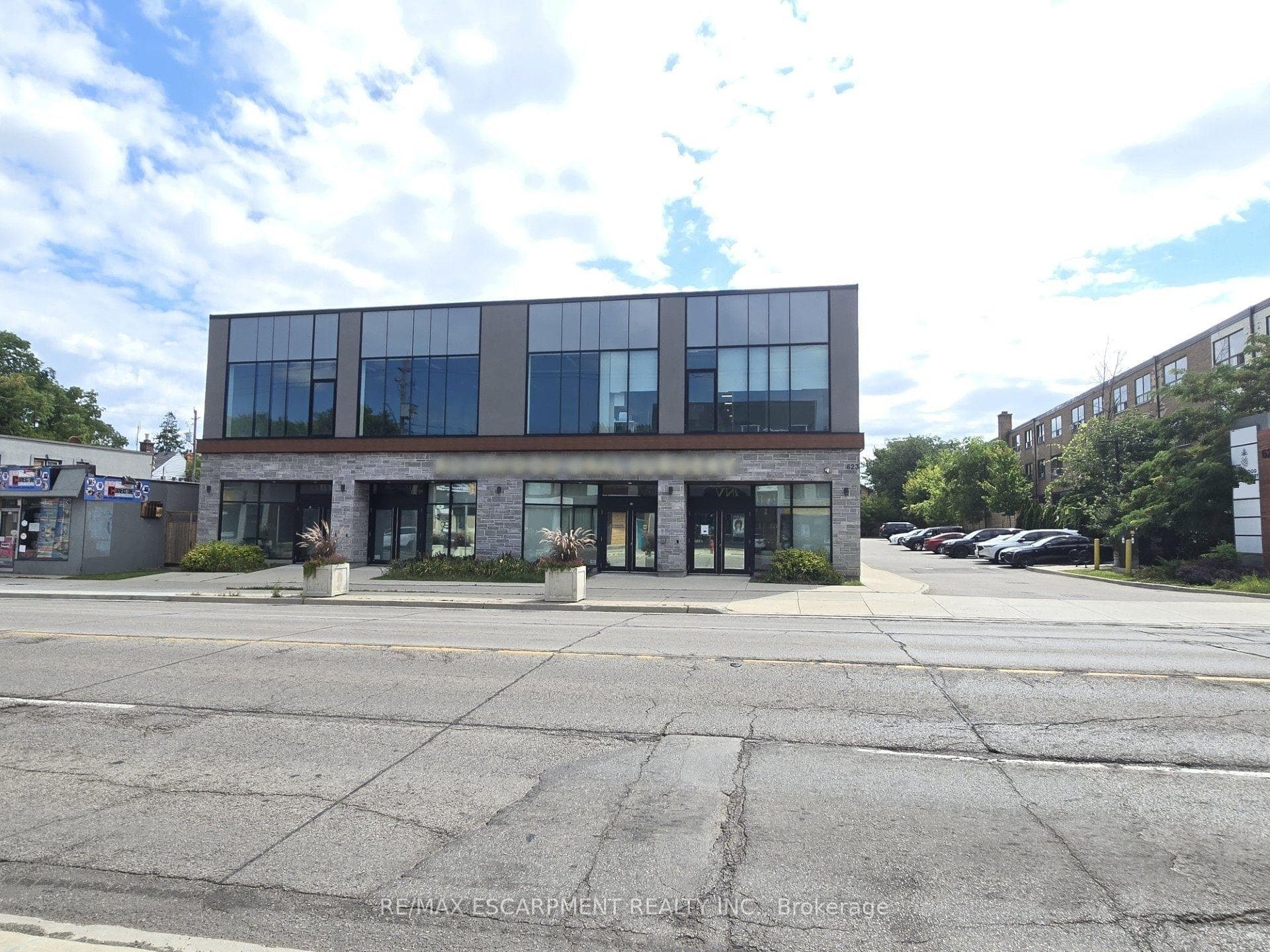 623 Upper James Street Unit 102