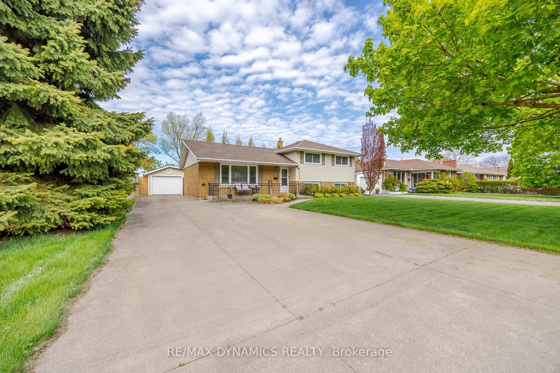 87 Rochelle Drive