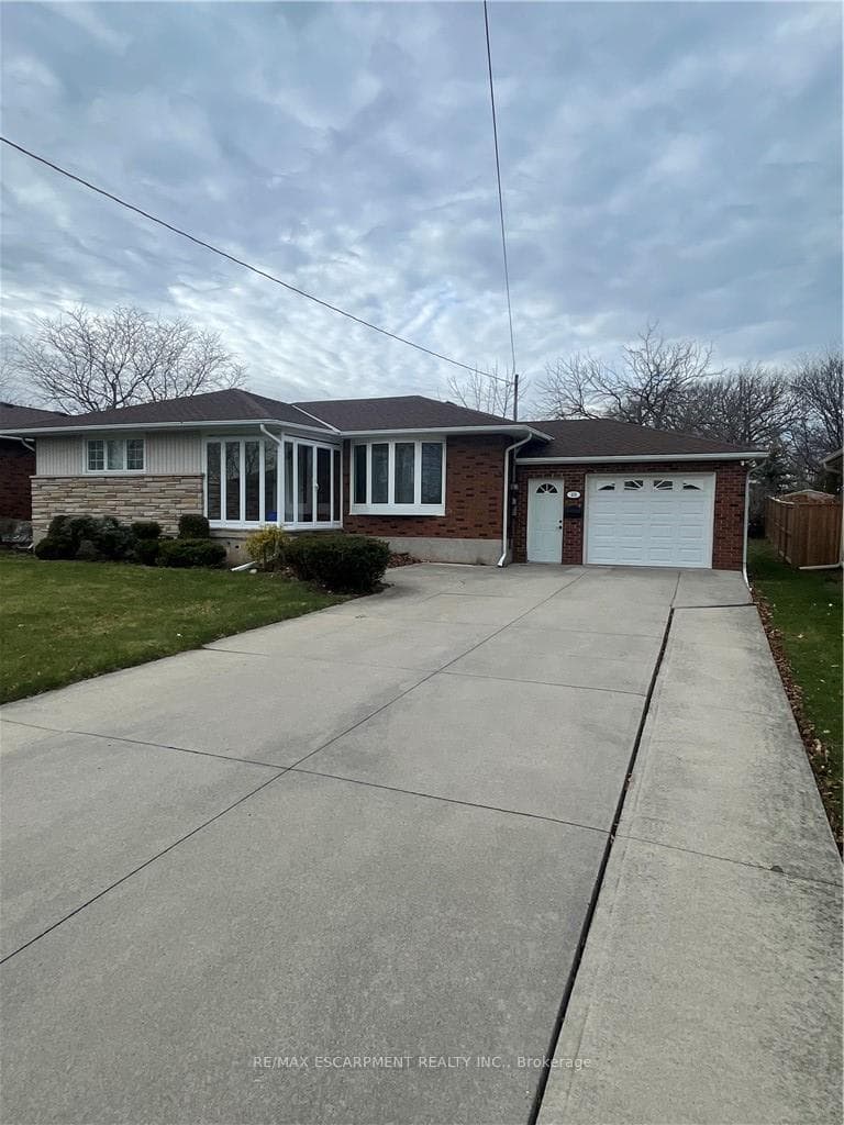 23 Woodsview Avenue
