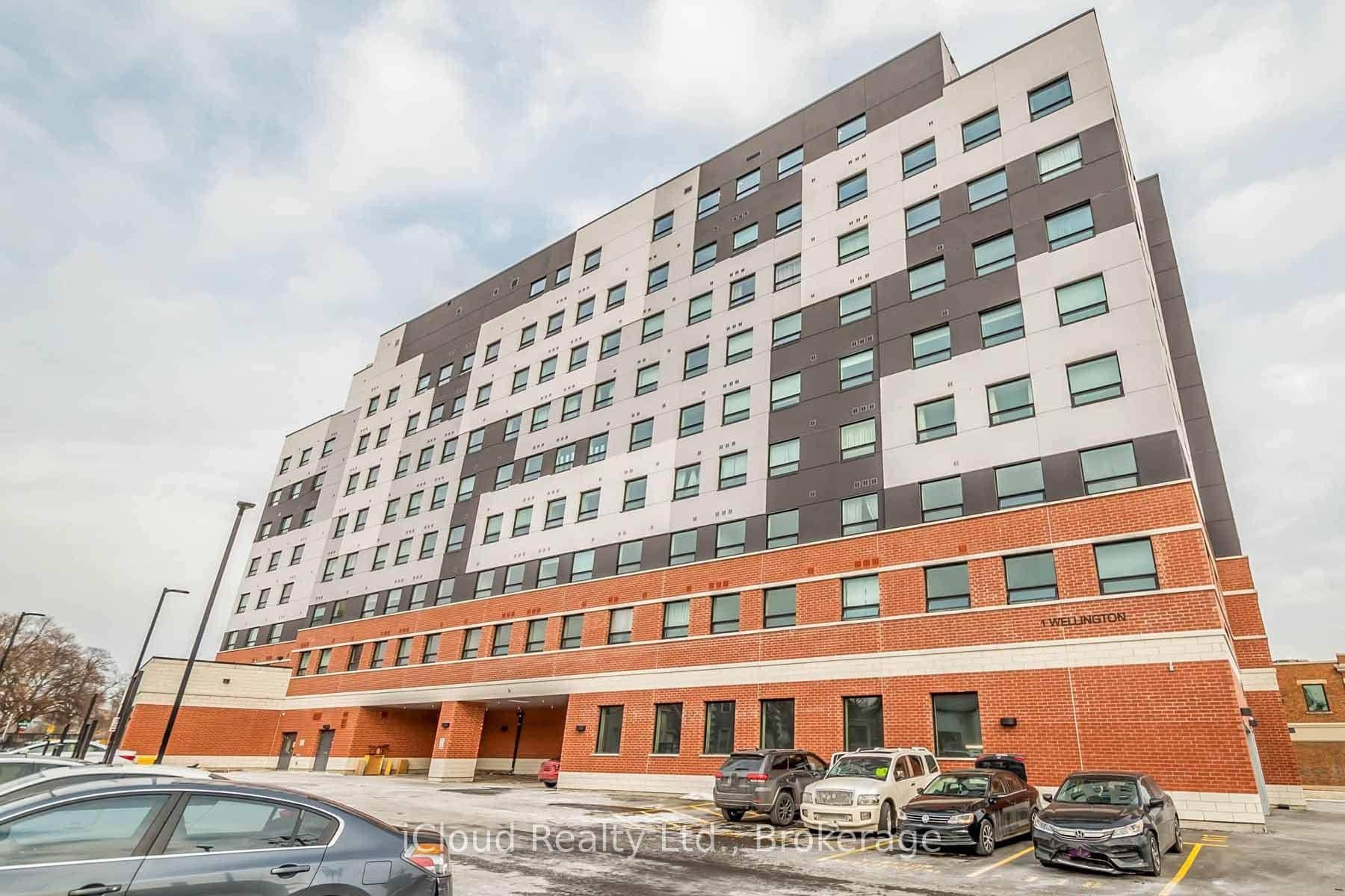 1 Wellington Street Unit 806