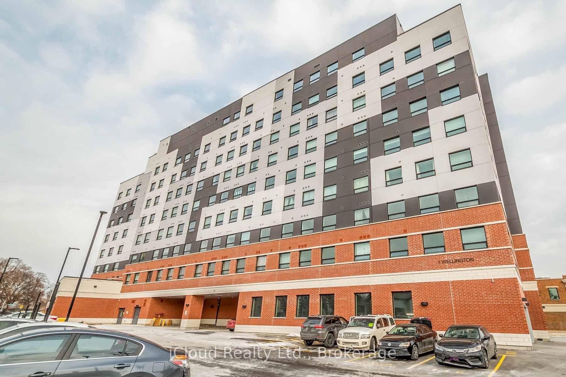 1 Wellington Street Unit 806