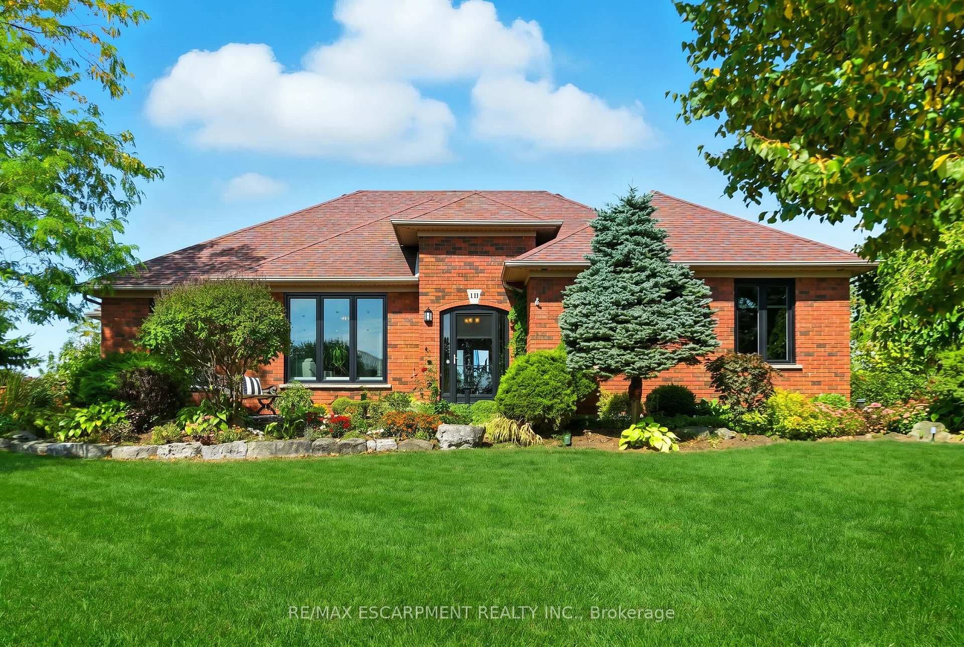 10 FEATHERSTONE Avenue