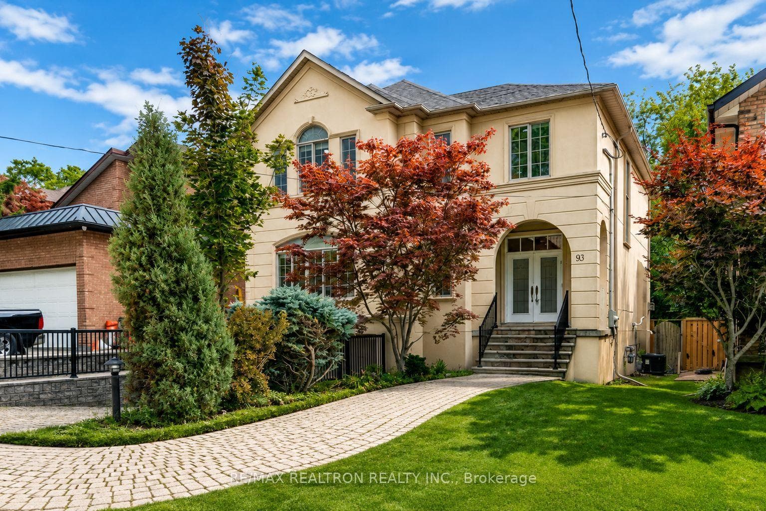 93 Oak Avenue