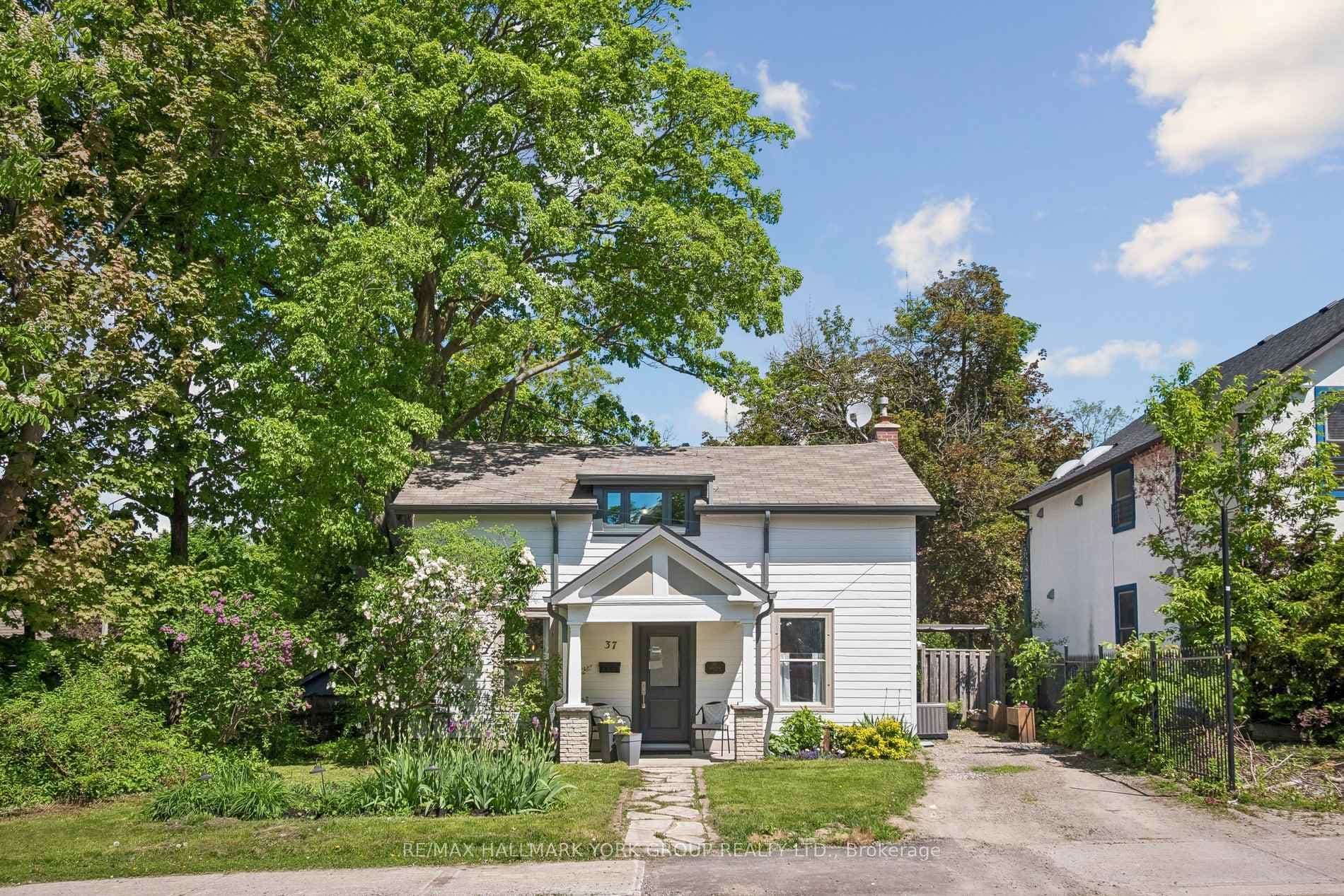 37 Arnold Crescent