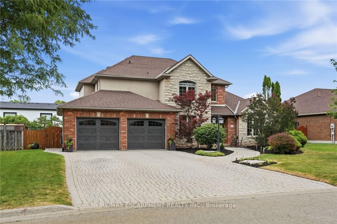 5 Manor Crescent