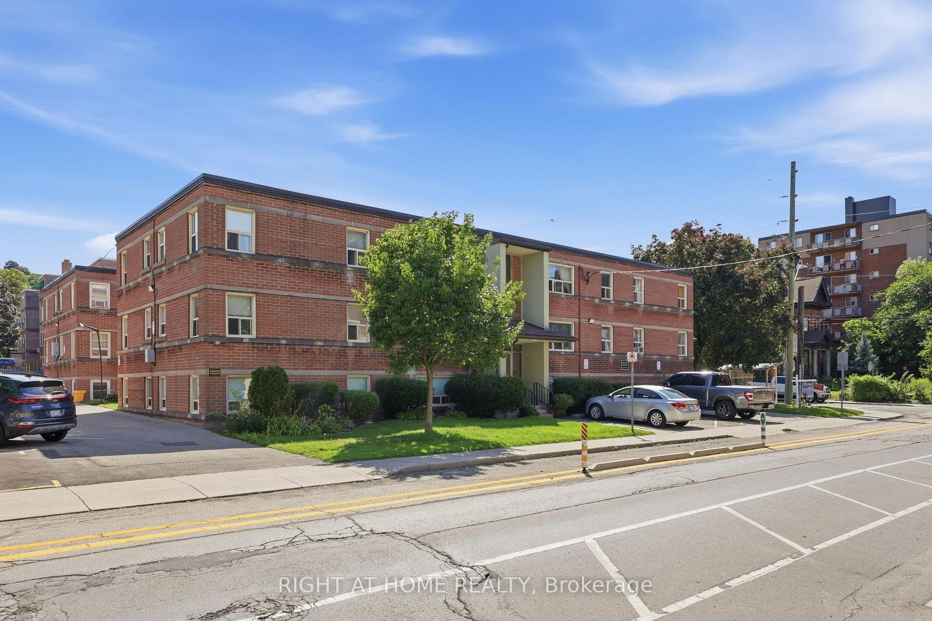 223 MacNab Street Unit 11