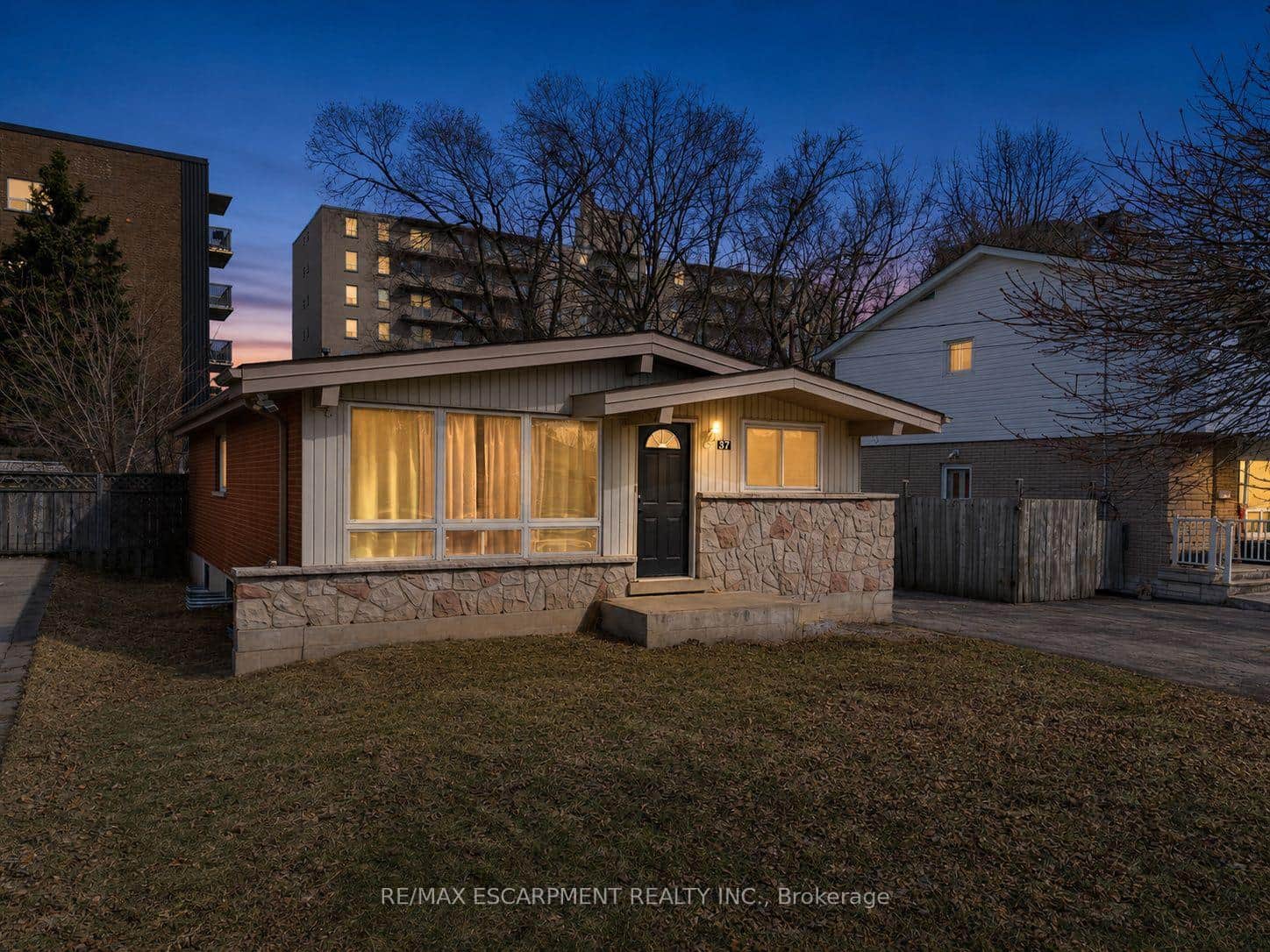 37 Lilacside Drive