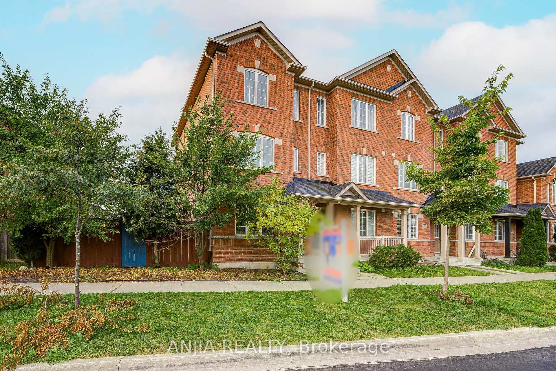 375 White's Hill Avenue