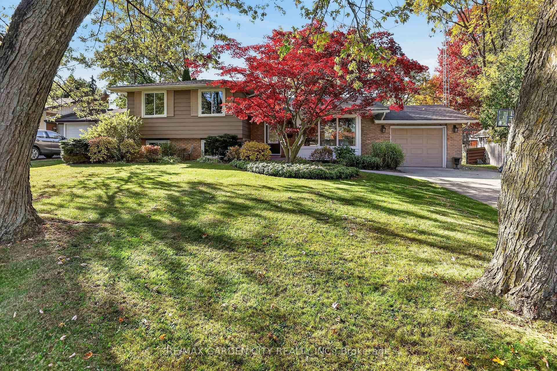 2 Parkdale Crescent