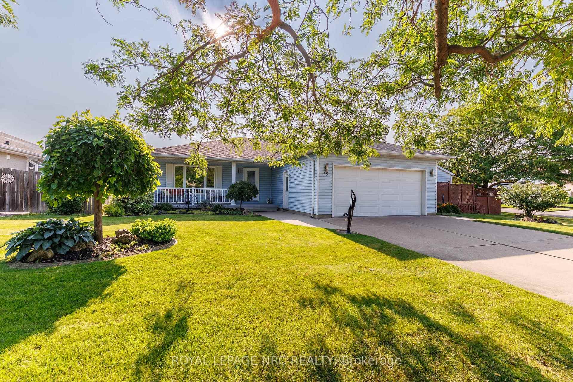 15 Foxhill Crescent