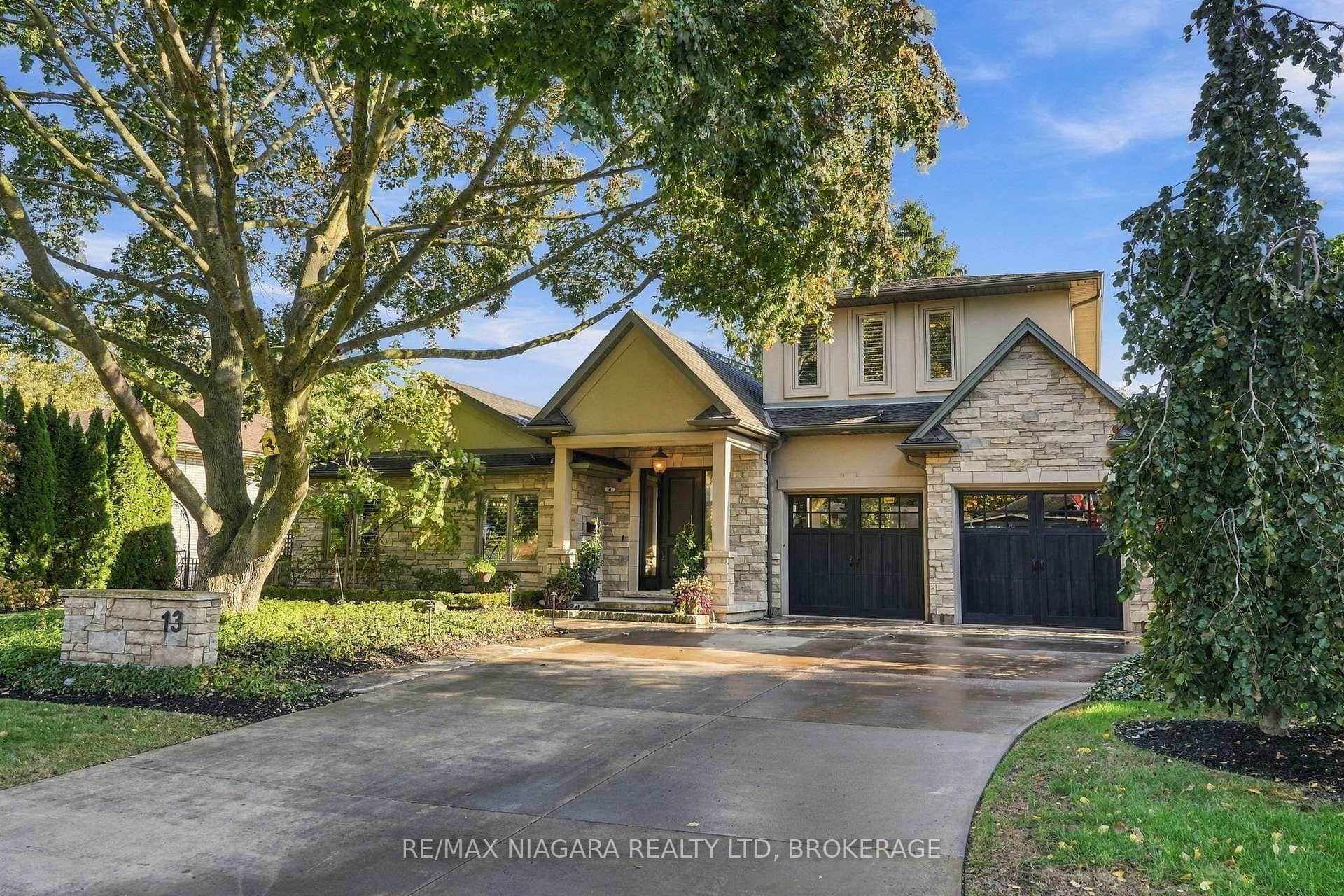 13 Royal Henley Boulevard