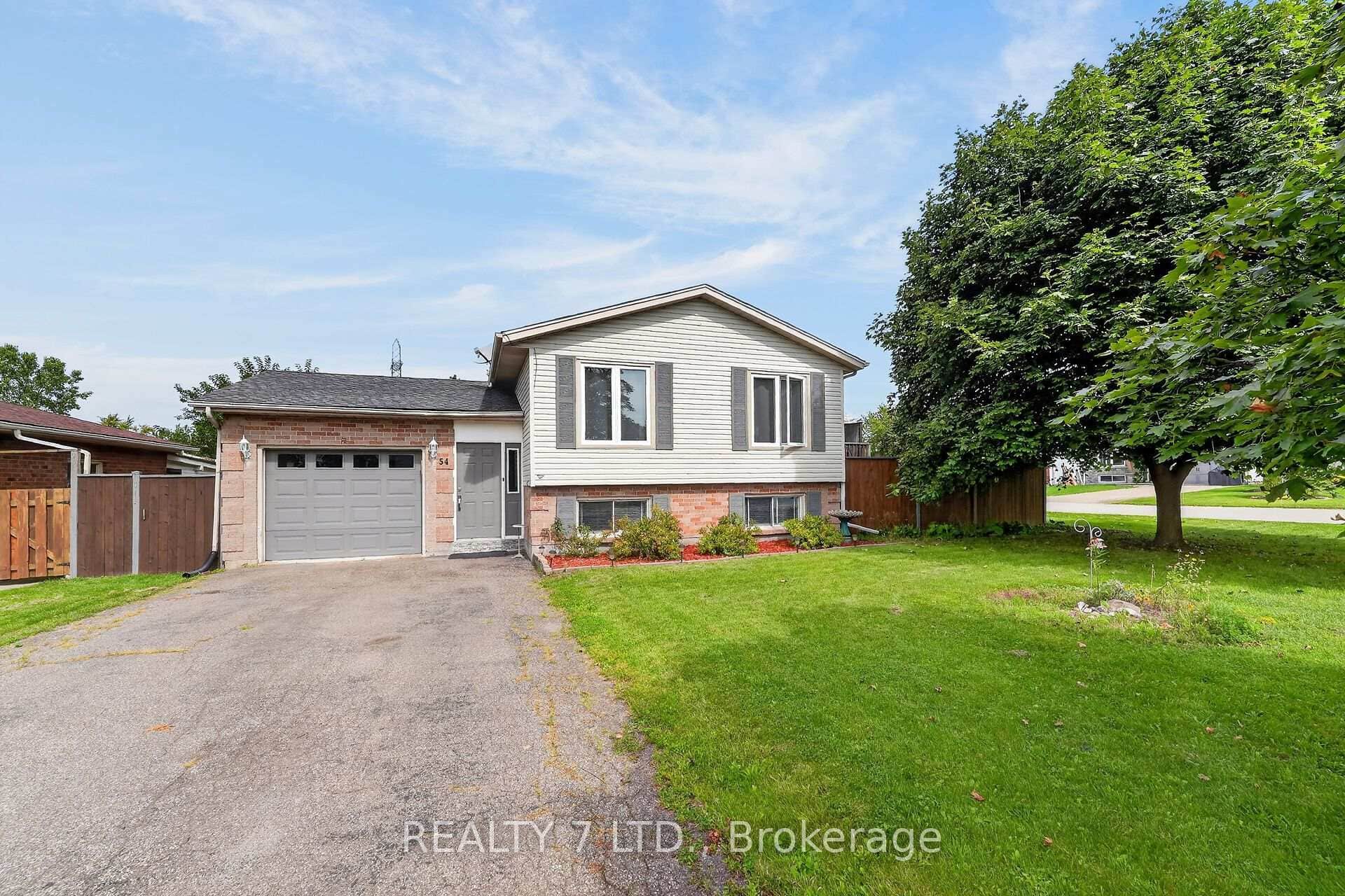 54 COWAN Drive