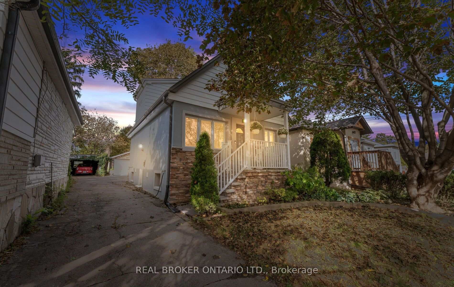 26 Roxaline Street
