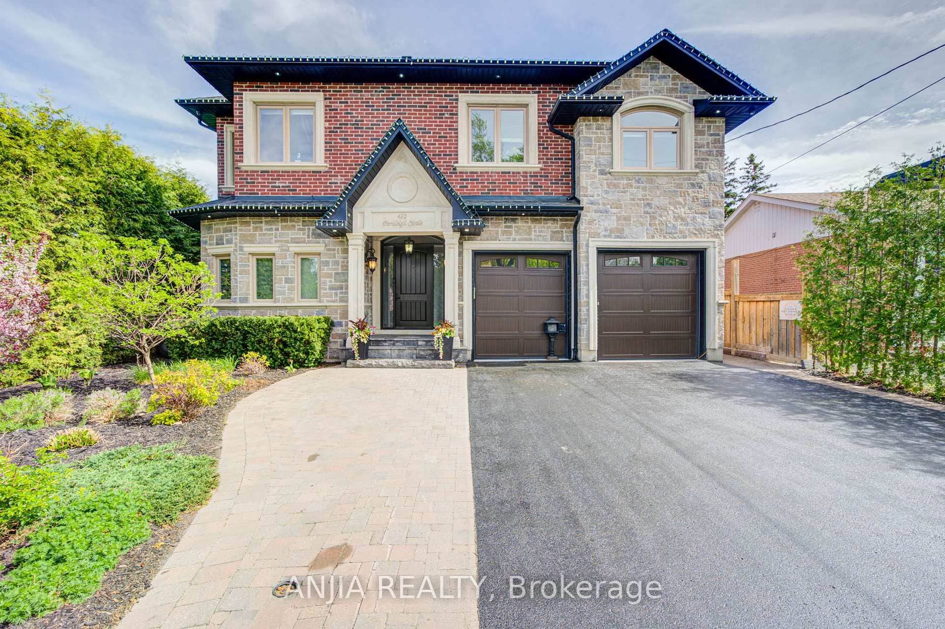 452 Fernleigh Circle