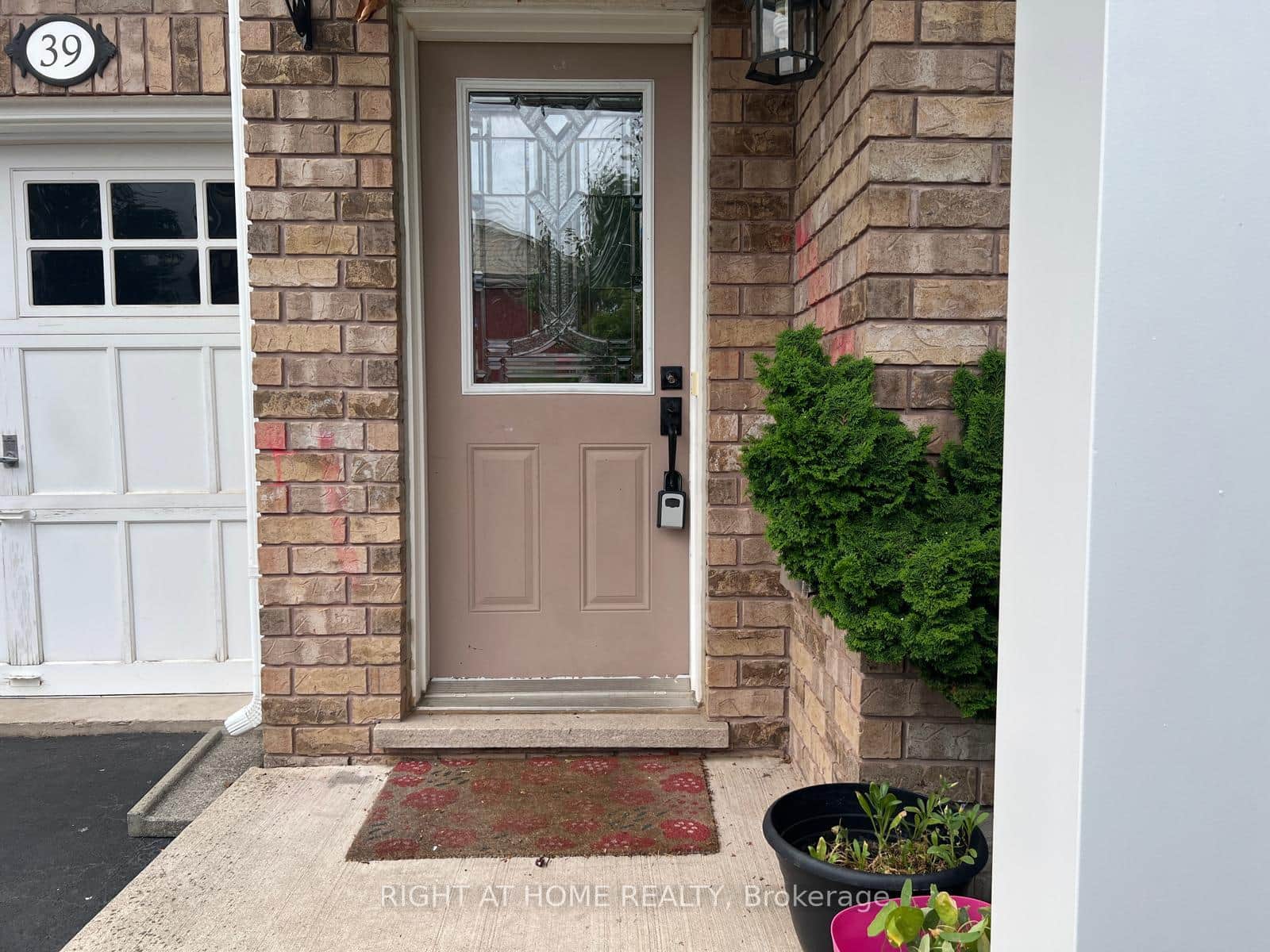 39 Golden Iris Crescent