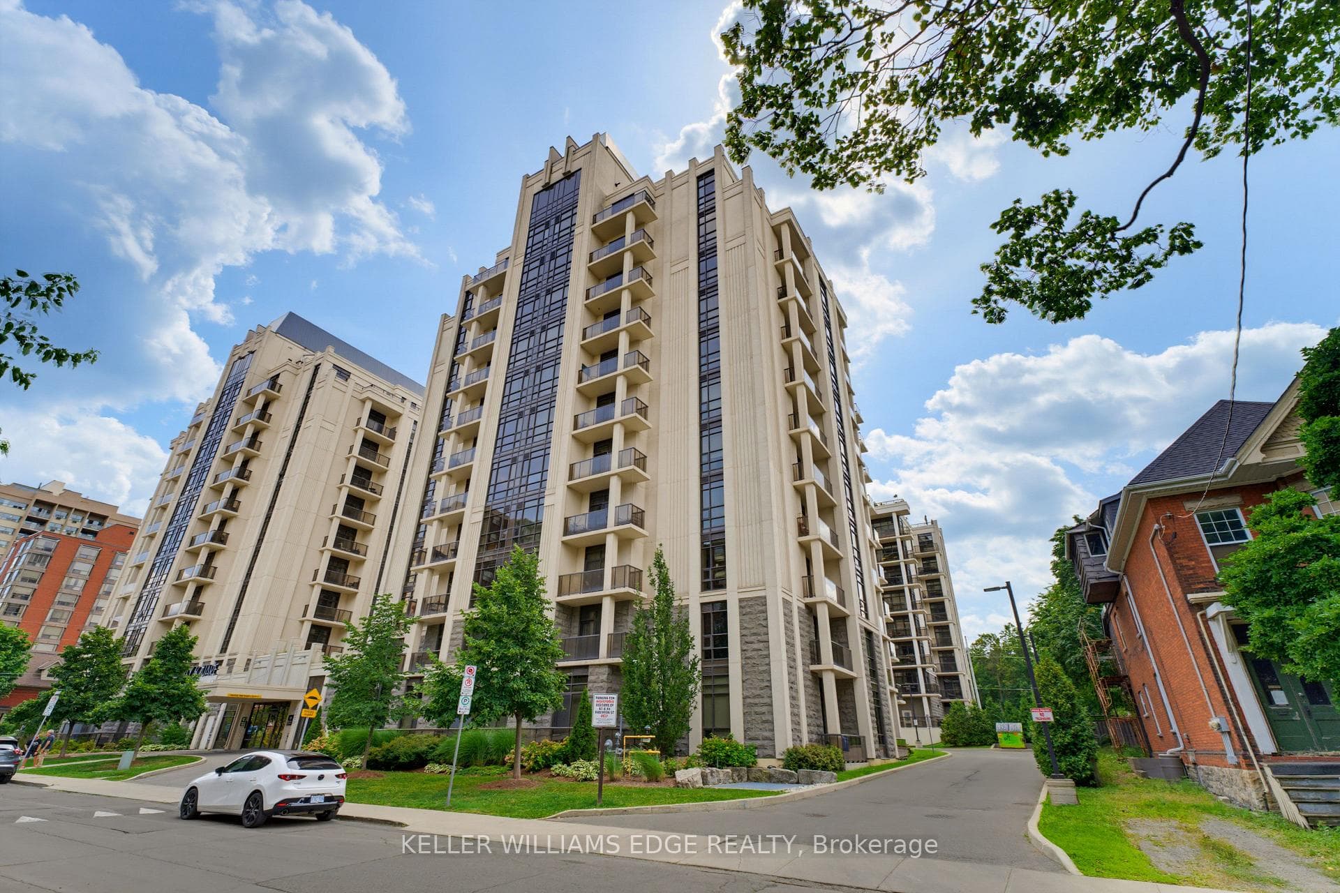 85 Robinson Street Unit 608