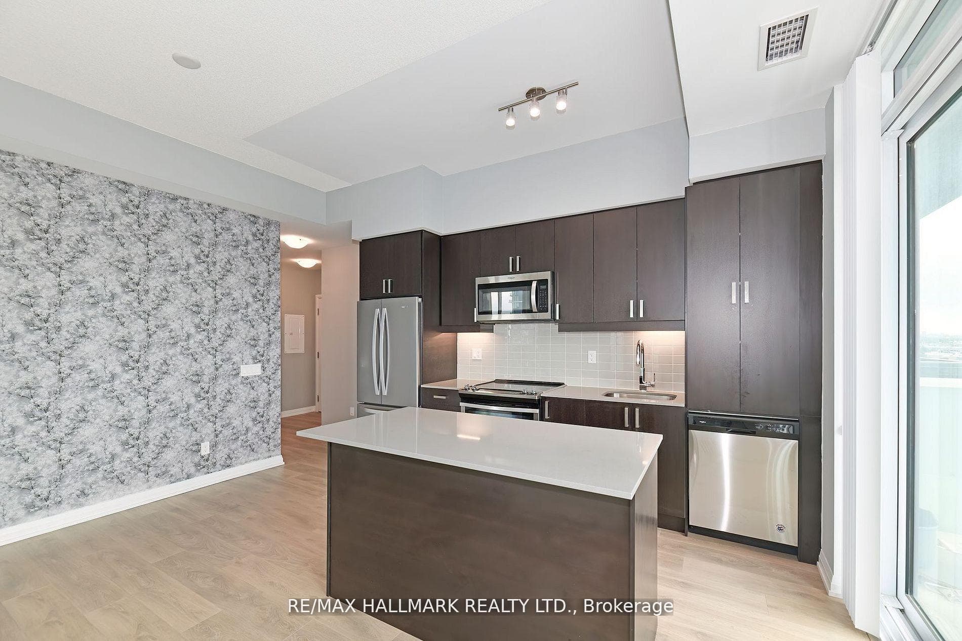 7895 Jane Street Unit 906