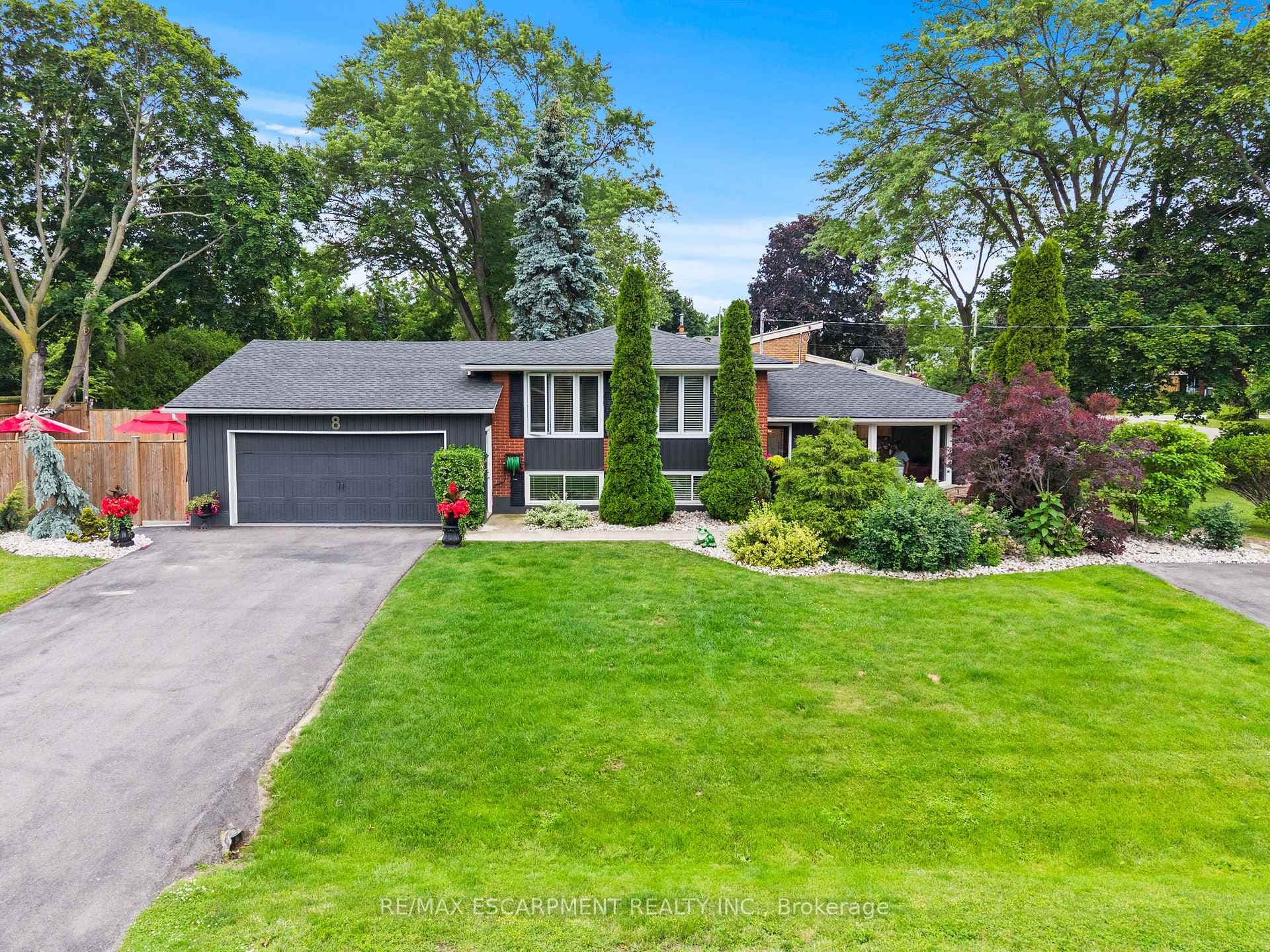 8 BENDAMERE Drive