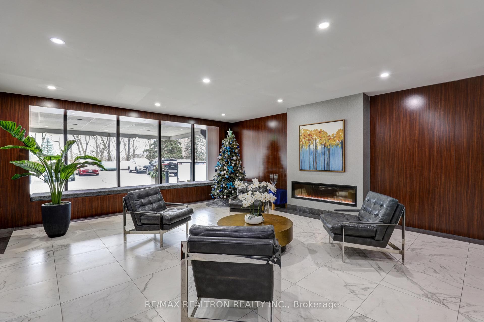 60 Inverlochy Boulevard Unit 709