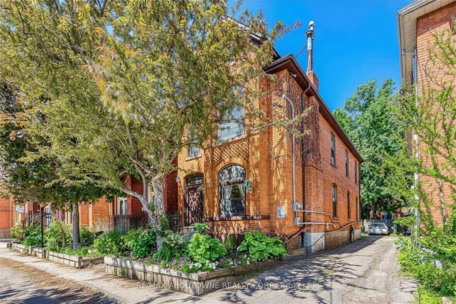 100 Grant Avenue