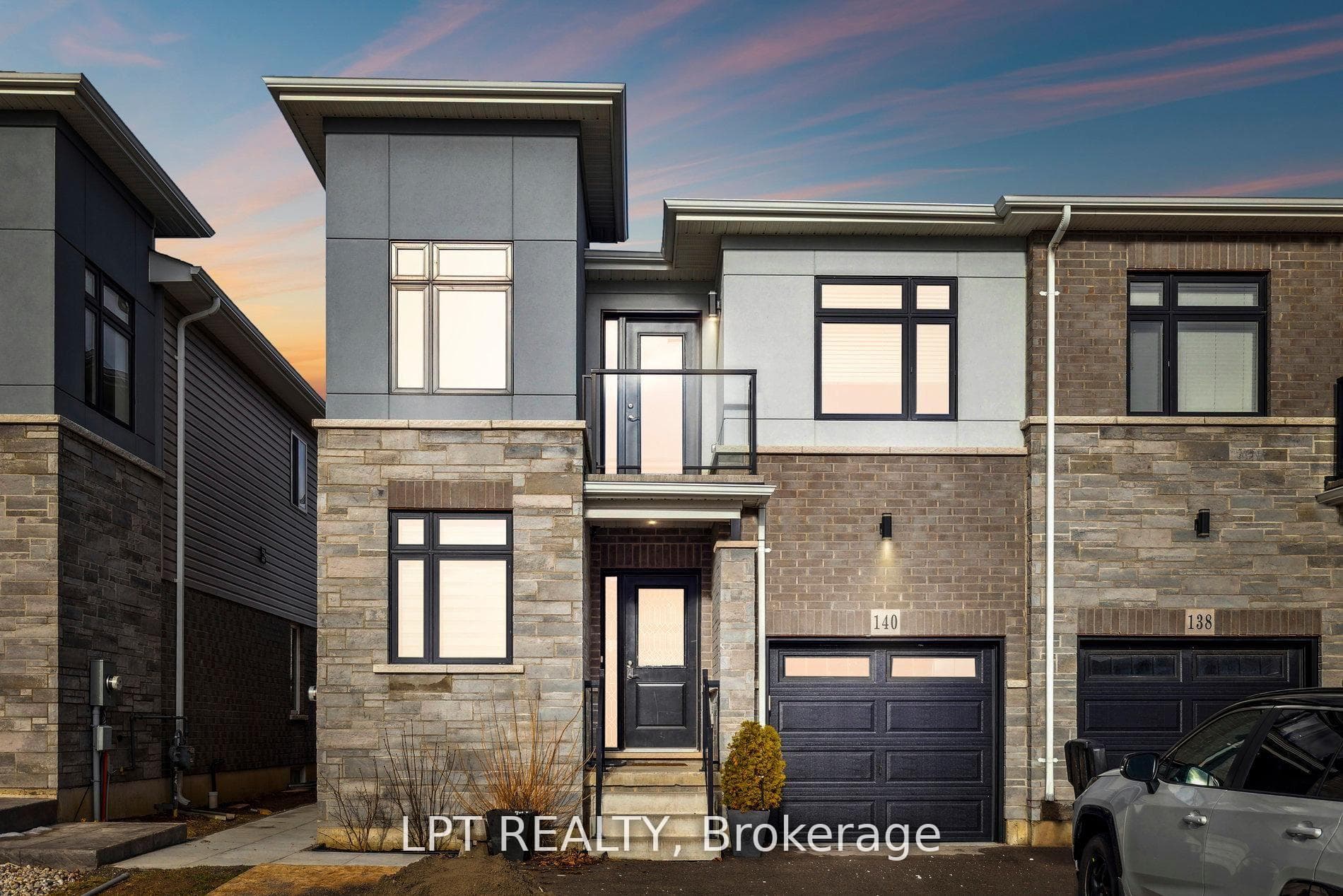 140 Springvalley Crescent Unit Lower