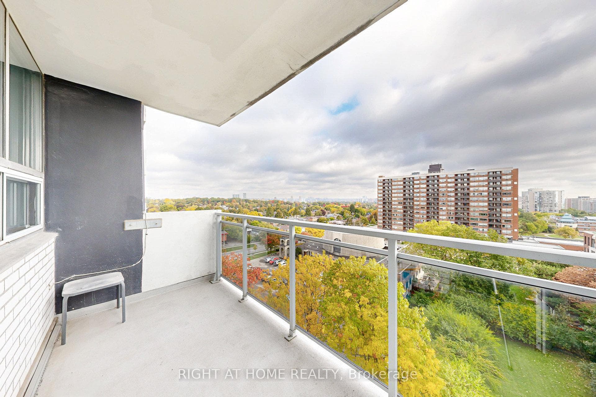 151 LaRose Avenue Unit 907