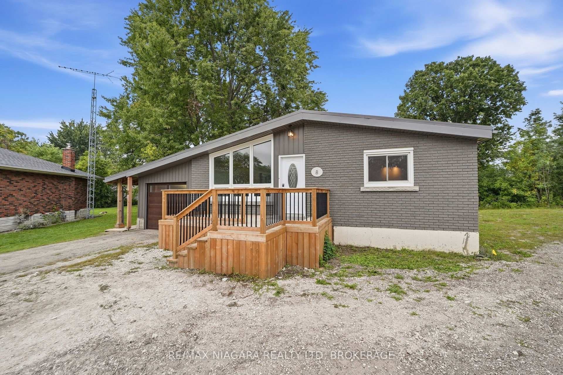8 North Crescent Drive