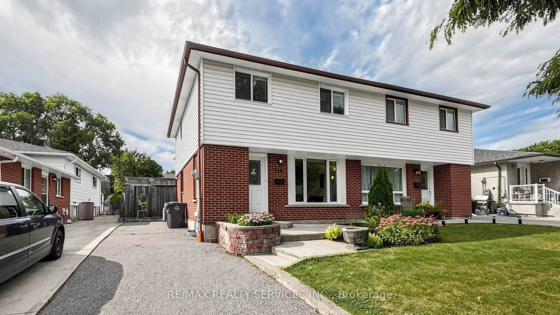 716 Eaglemount Crescent