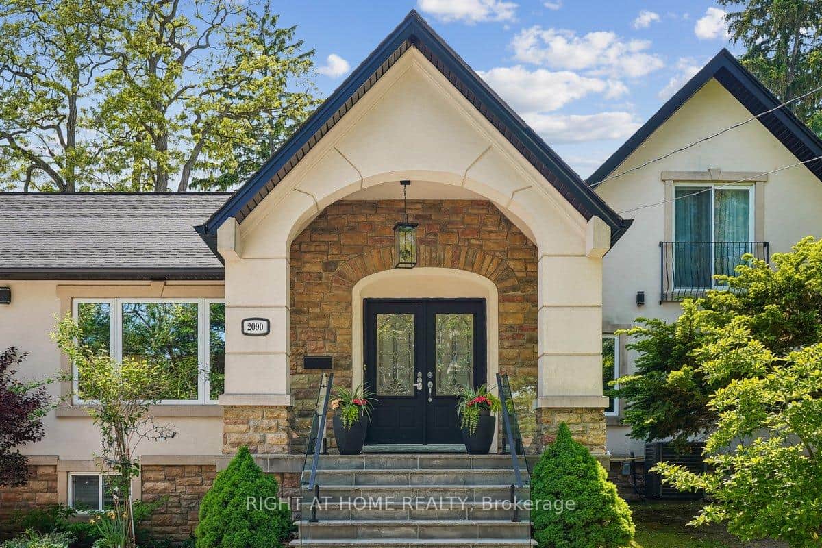 2090 Stonehouse Crescent