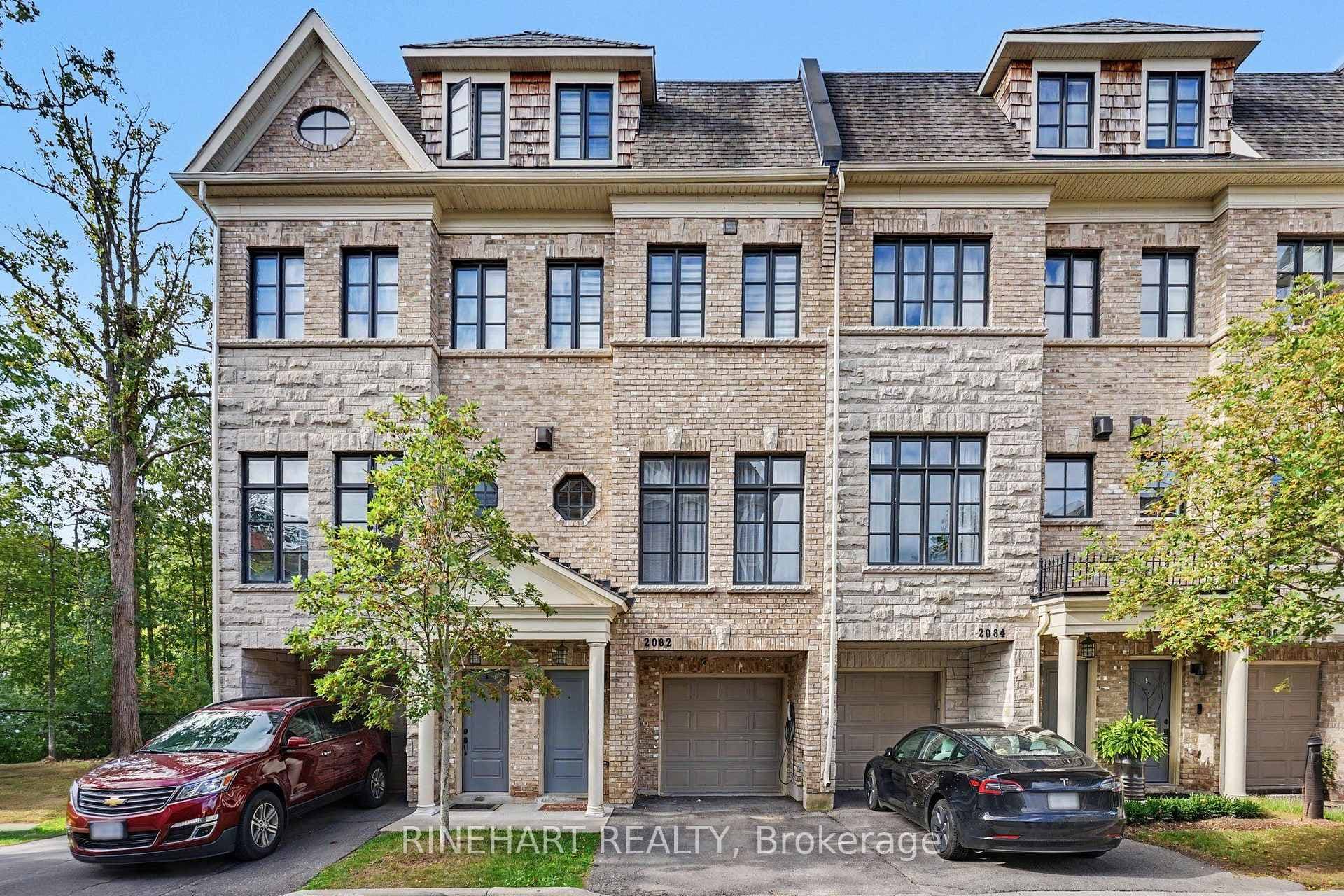 2082 Queensborough Gate