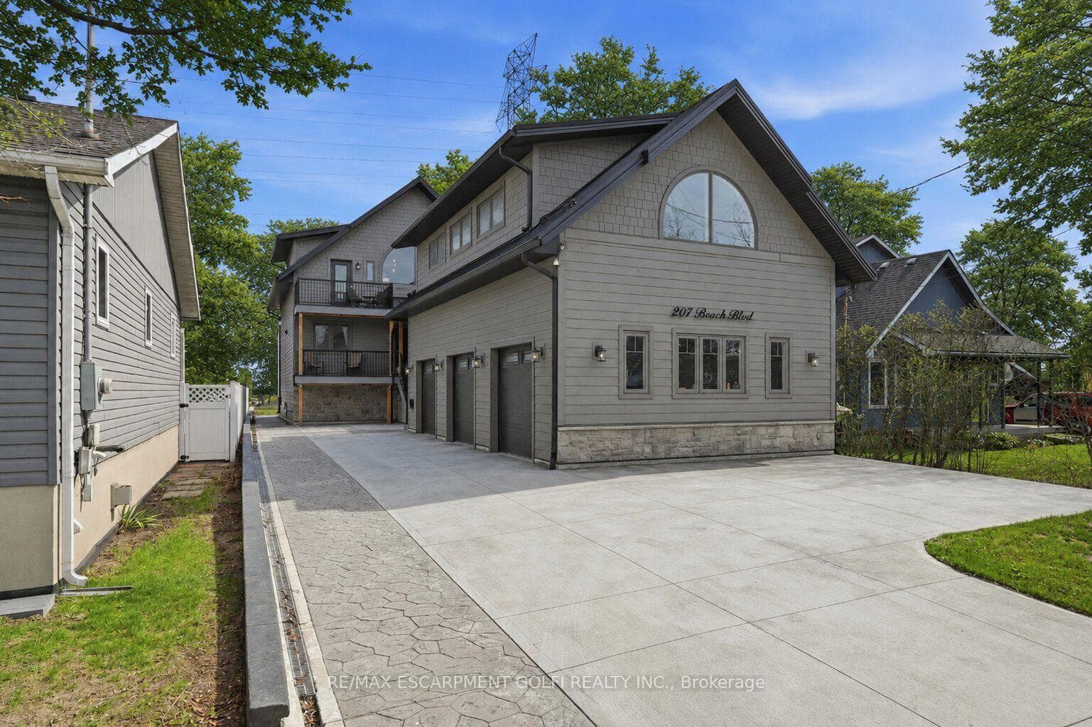 207 BEACH Boulevard