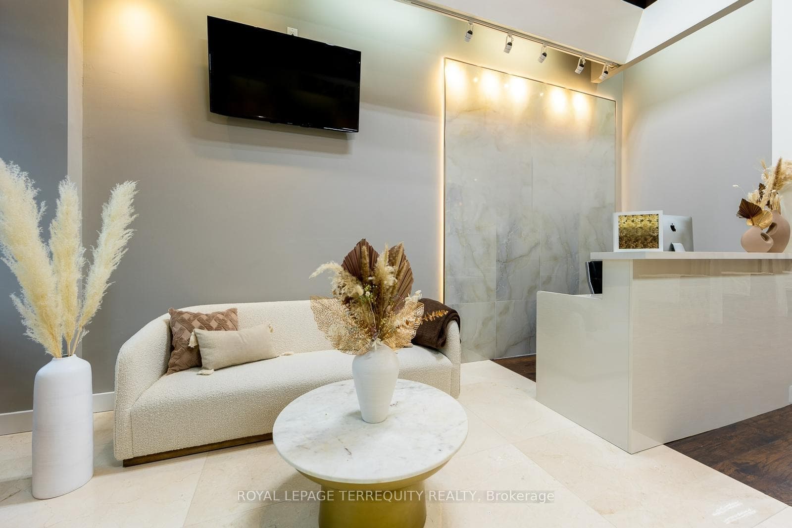 8750 Jane Street Unit 20