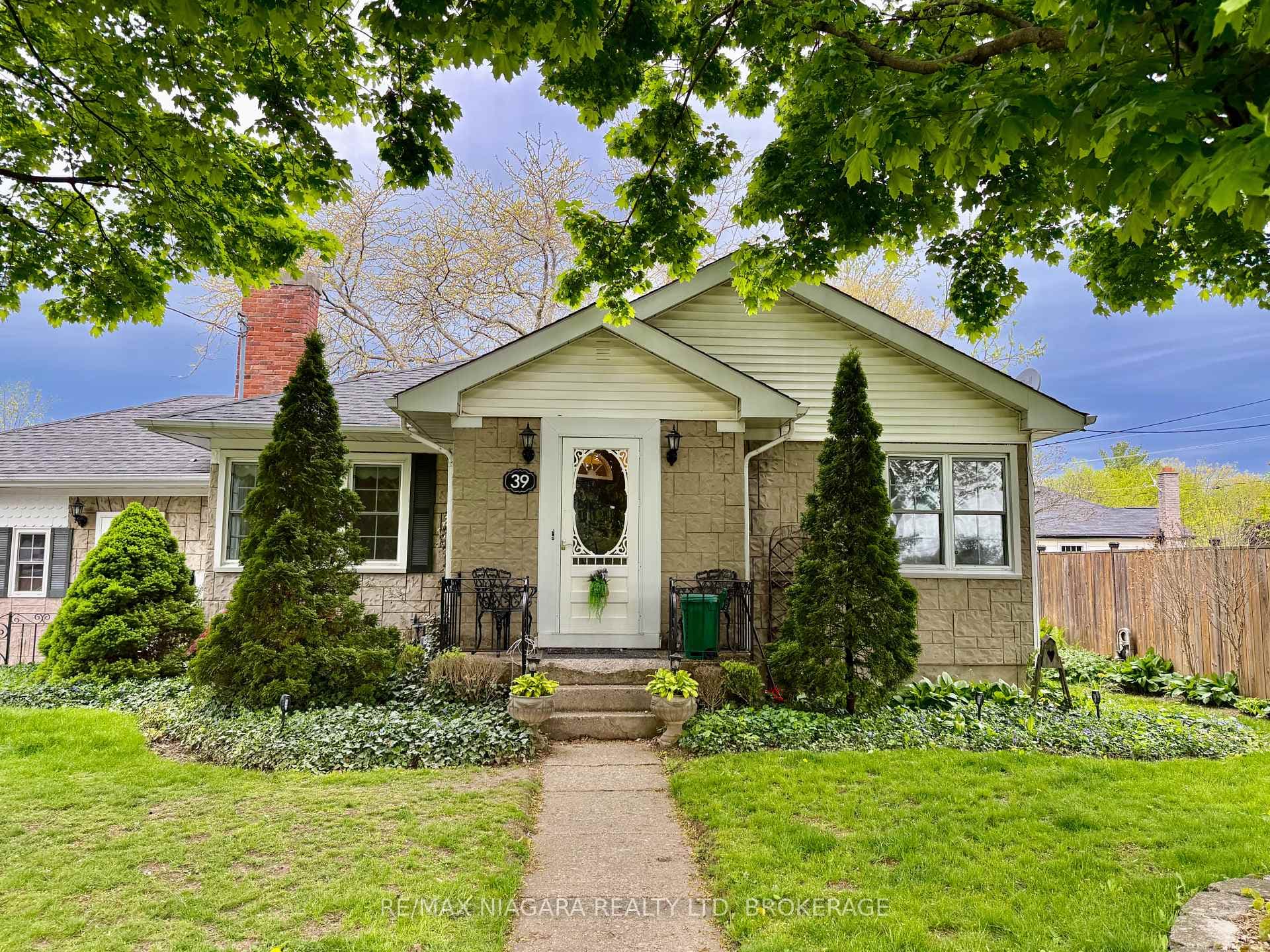 39 Maplewood Drive Unit MAIN