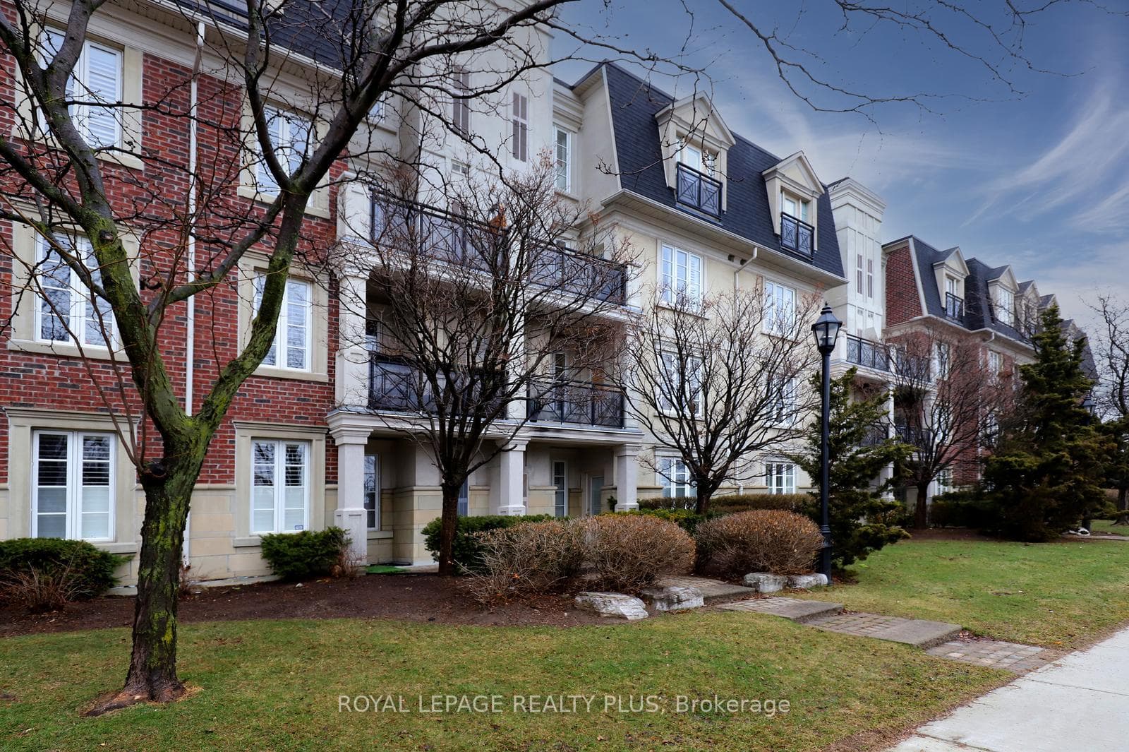 3351 Cawthra Road Unit 215
