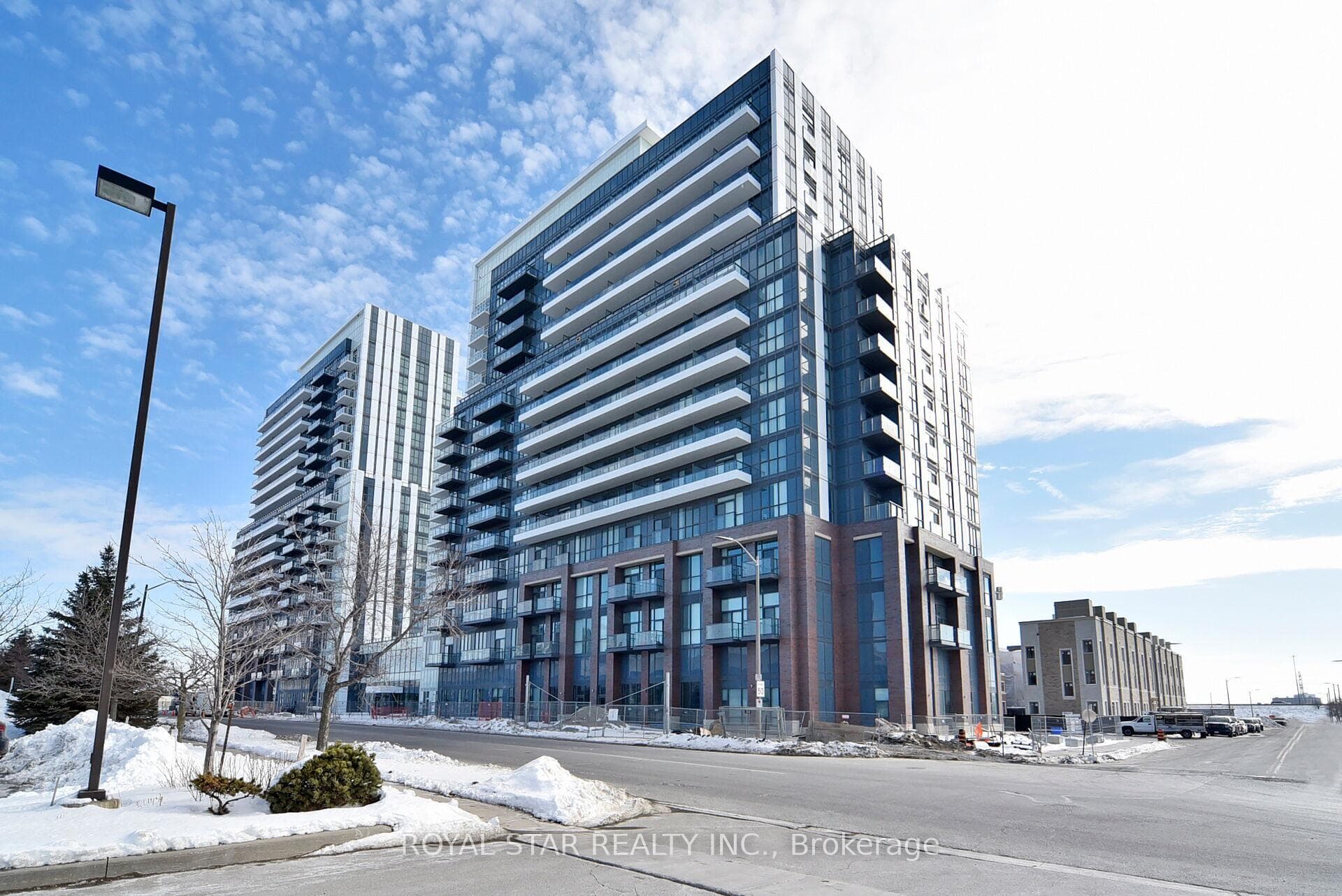 10 Honeycrisp Crescent Unit 909