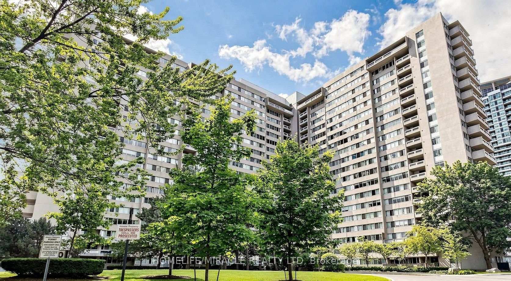 3590 Kaneff Crescent Unit 313