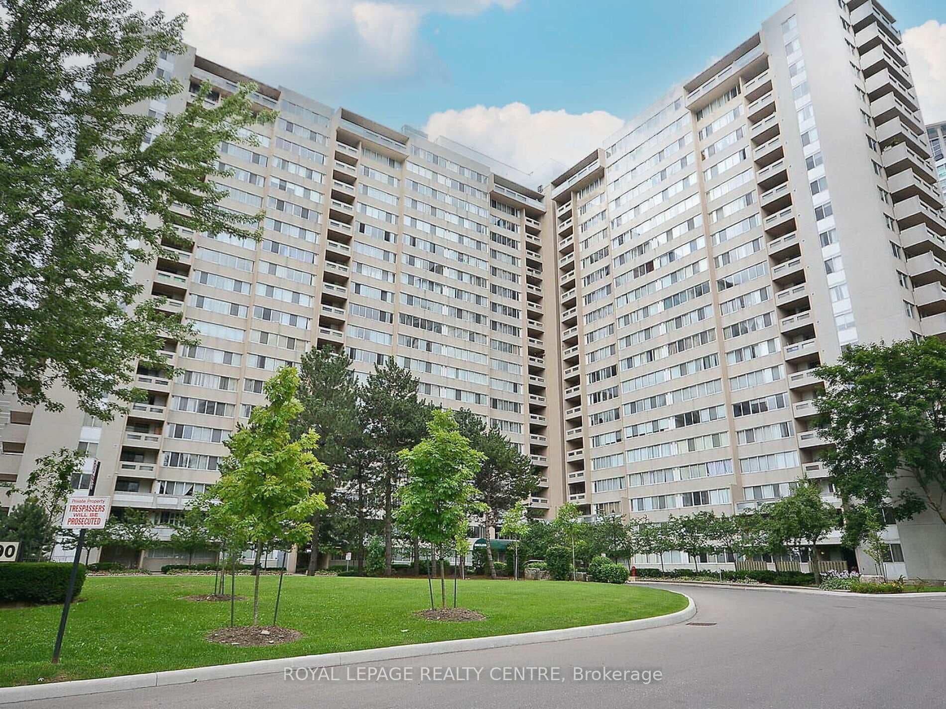 3590 Kaneff Crescent Unit 1604